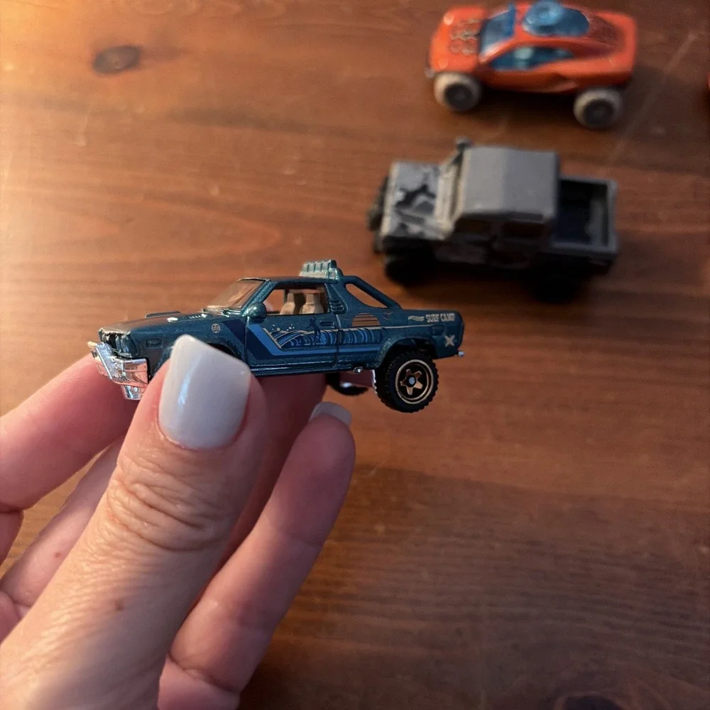 LOT OF 17 HOT‎ WHEELS VEHICLES